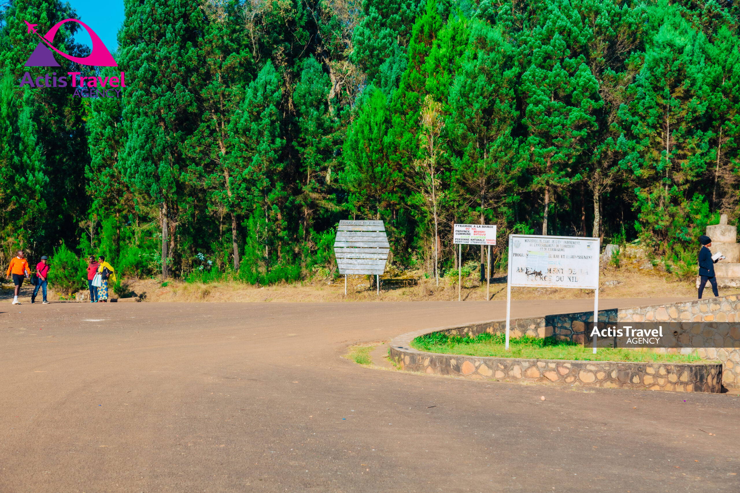 Source du Nile et Pyramide-24