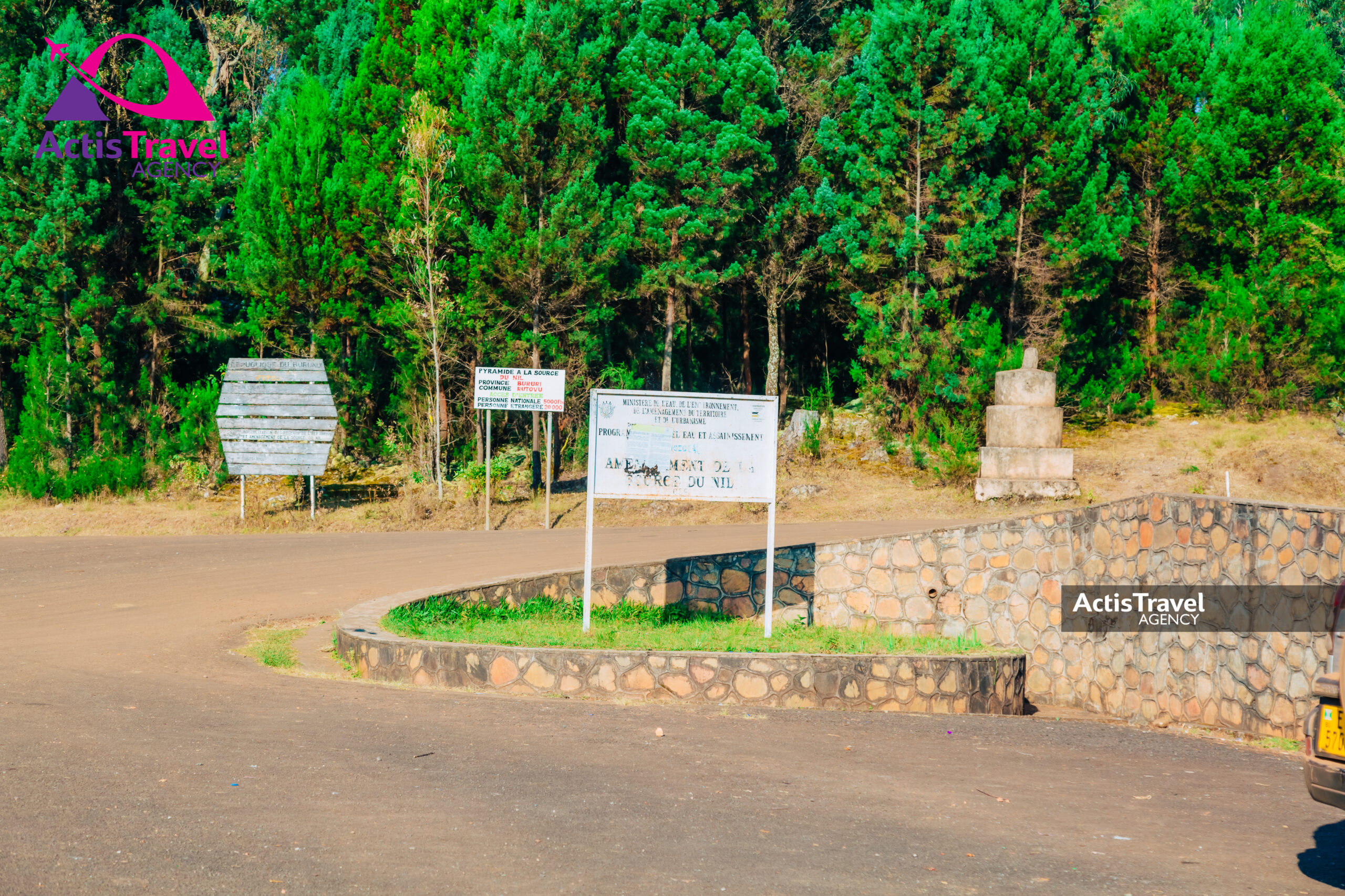 Source du Nile et Pyramide-25