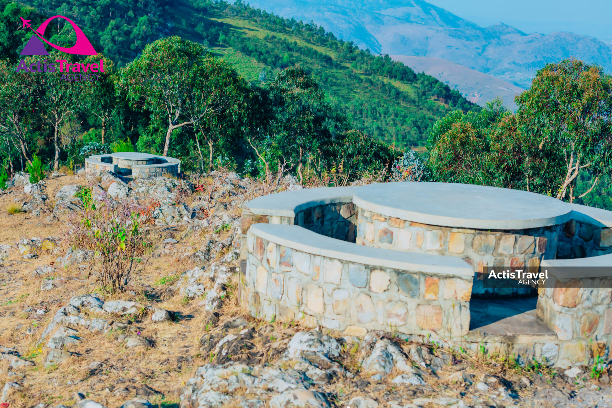 Source du Nile et Pyramide-38