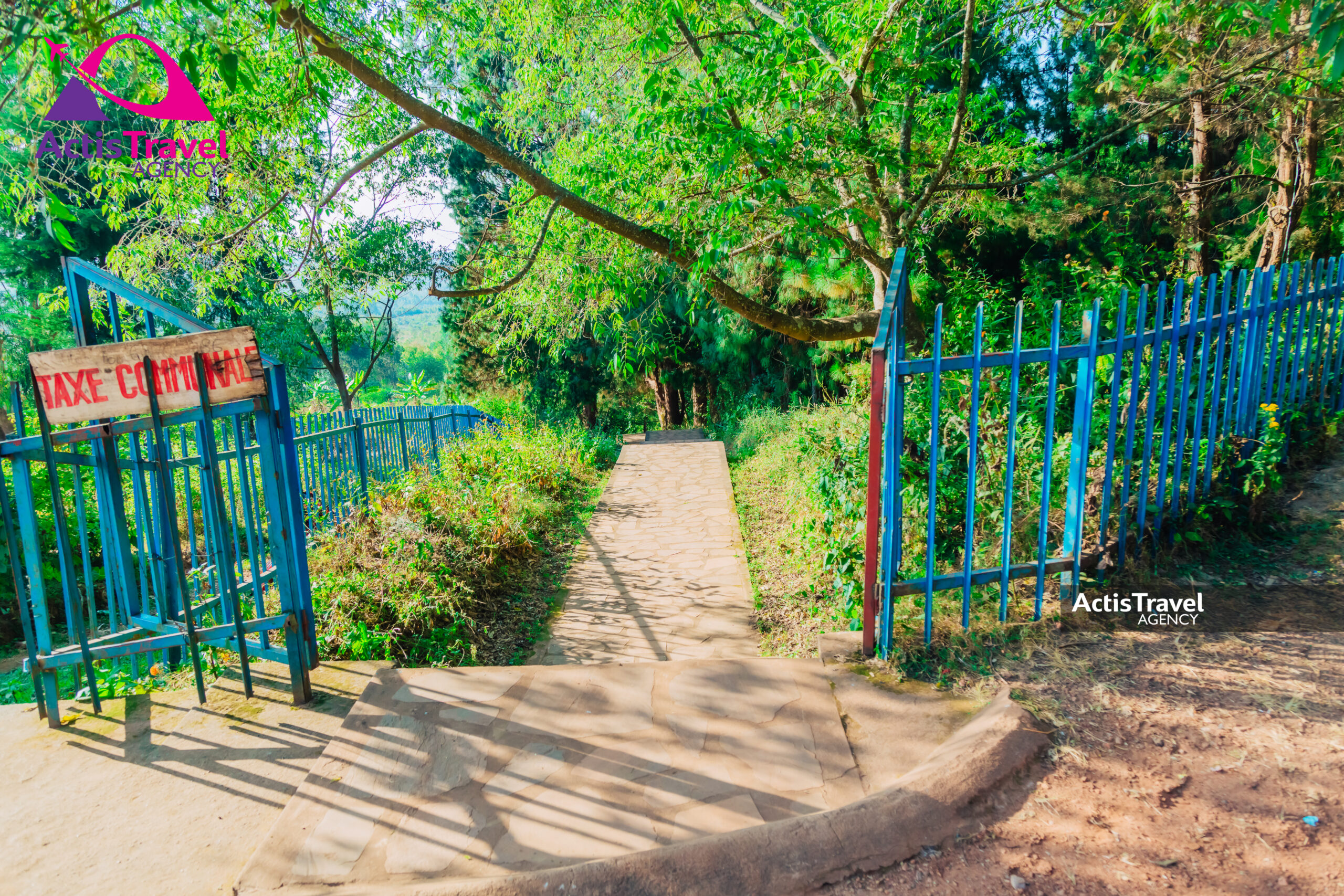 Source du Nile et Pyramide-4